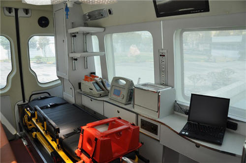 丰林县救护车内部